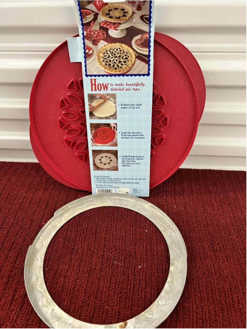 Nordic Ware Lattice & Hearts Pie Top Cutter & Aluminum Pie Crust Shied USA